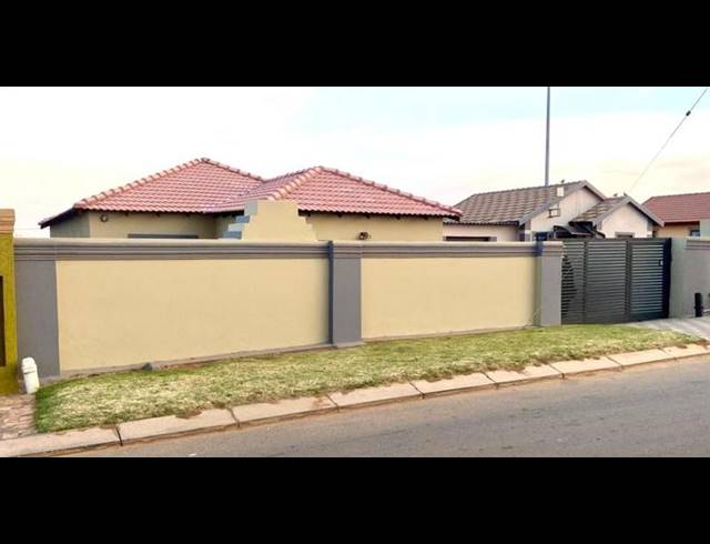 3 BEDROOM HOUSE FOR SALE IN TOEKOMSRUS